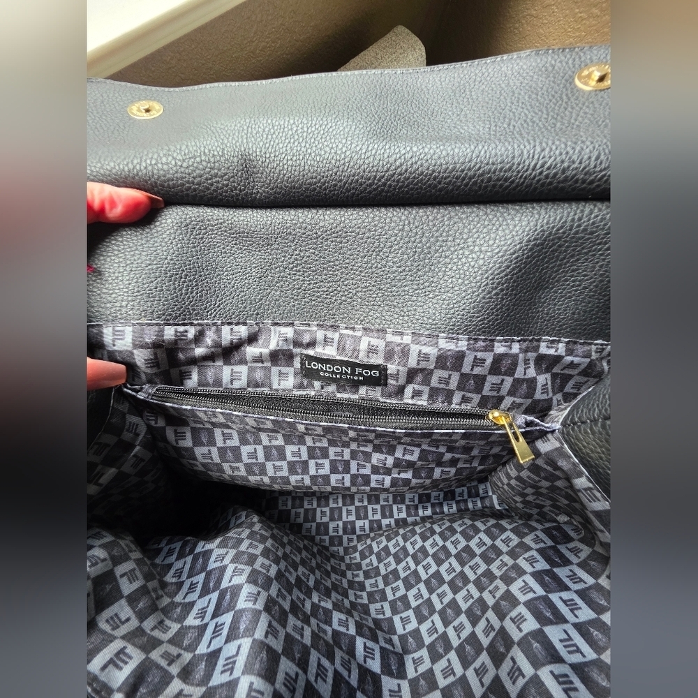 London Fog Matilda satchel in vegan leather. - Picture 5 of 9